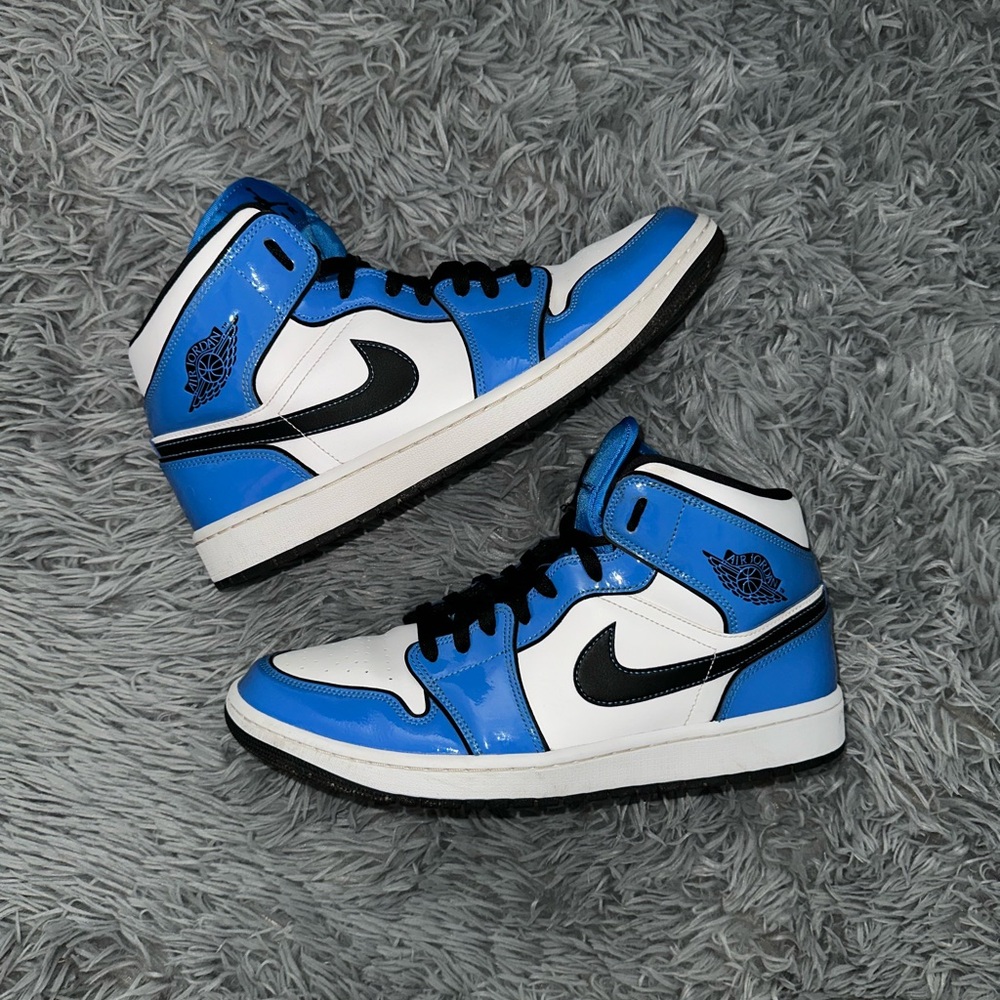Air Jordan 1 Mid SE 'Signal Blue' EUC